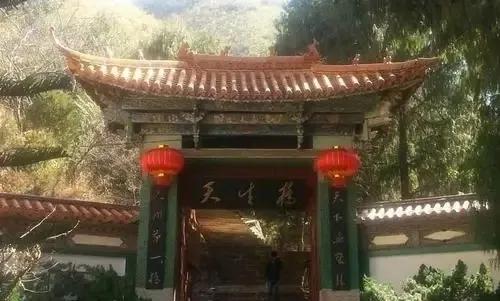 大理弥渡县天生桥风景,大理弥渡天生桥