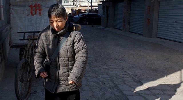 2010年，56岁失独母亲生下试管龙凤胎，后因过度劳累患上脑梗