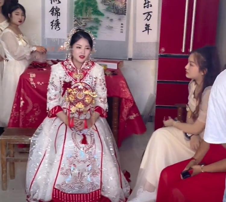 新娘要8800元下车钱被新郎暴打,新娘要8800下车钱被新郎暴打