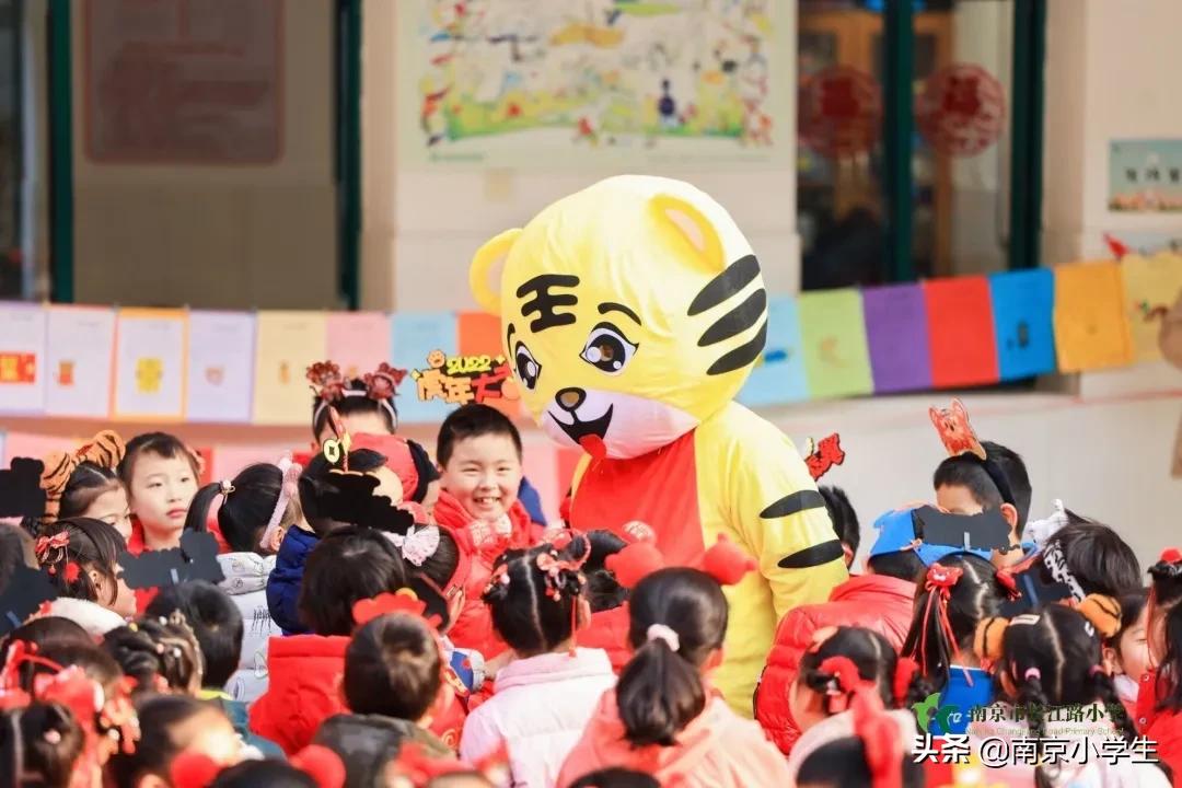 南京市长江路小学一年级开展“畅畅笑笑”乐评园活动