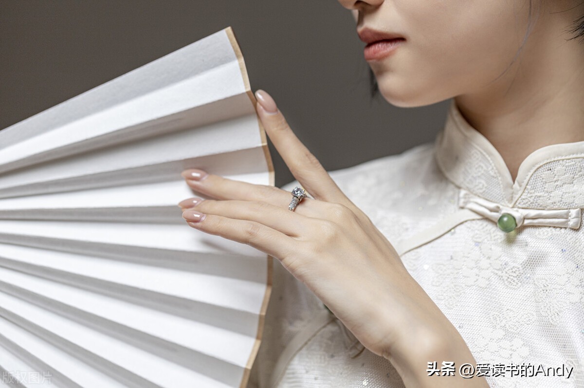 结婚买三金还是买钻戒,结婚买对戒还是钻戒