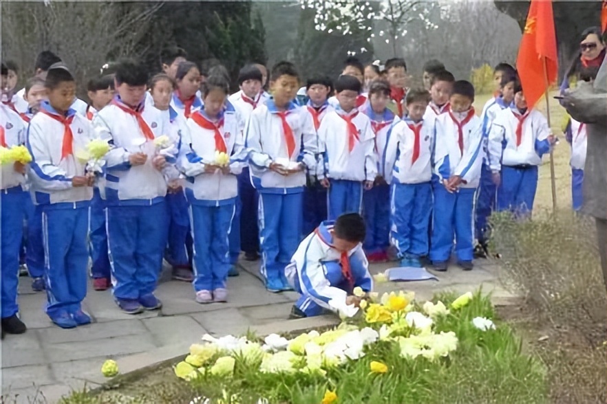 传承雷锋精神争做时代新人小学,青岛嘉定路小学弘扬雷锋精神活动