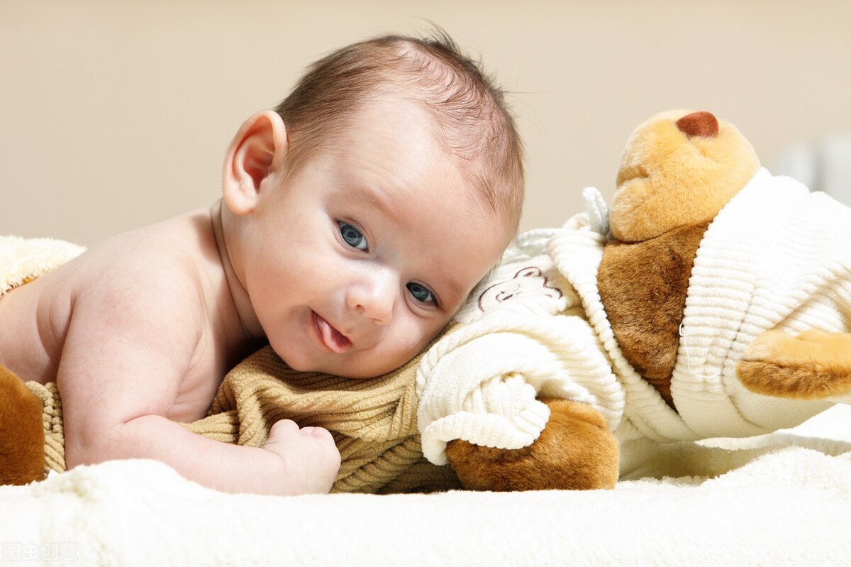 2个月婴儿舌苔白厚怎么清理,婴儿出生多久可以清理舌苔