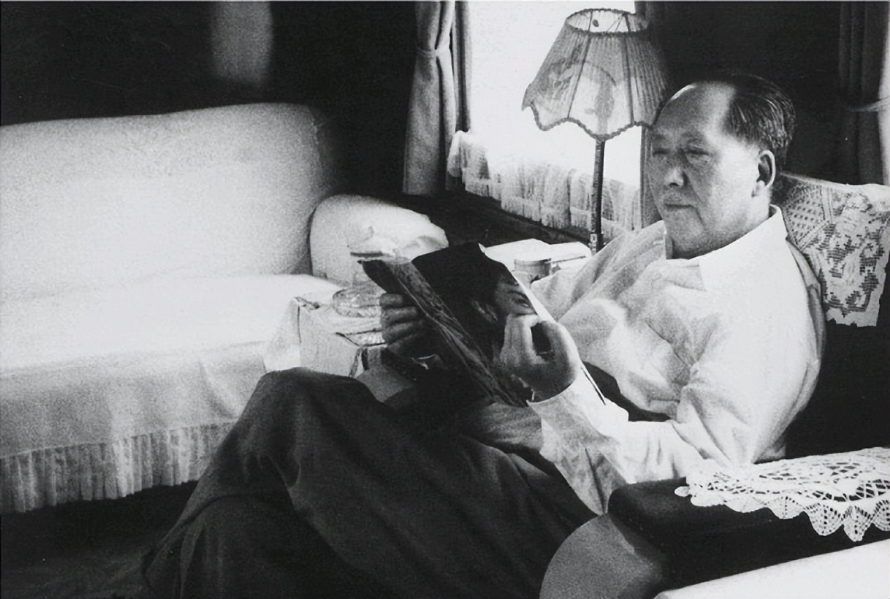 皮定均回忆:*伯承刘**开始读《三国演义》,是受到了毛主席的影响