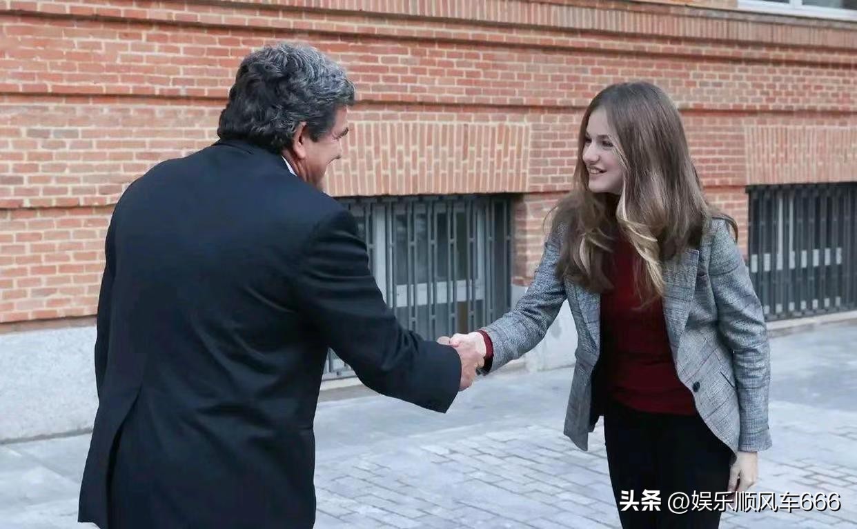 莱昂诺尔穿西装,西班牙莱昂诺尔去机场