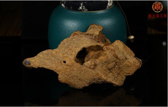 每个人脸上都有一个永不休息的“劳模”，值得我们用沉香滋养