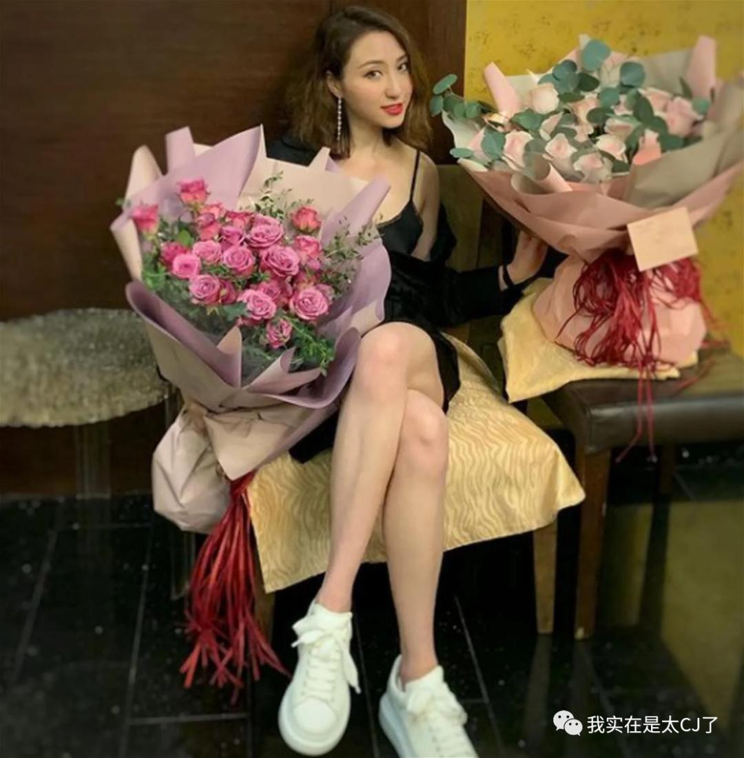 犯罪嫌疑人和他的同行人,民警和嫌疑犯同年同月同日生