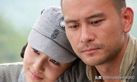 露裤衩引尼姑注意，猪脑导演画风独特！