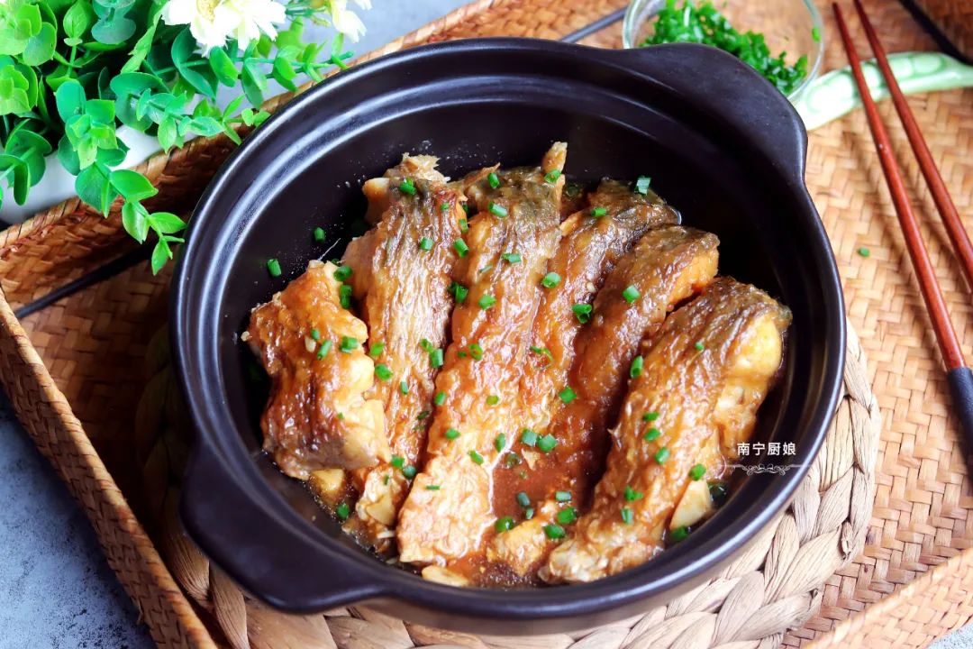 煎什么鱼不粘锅最好,教你一招煎出的鱼不破皮不粘锅