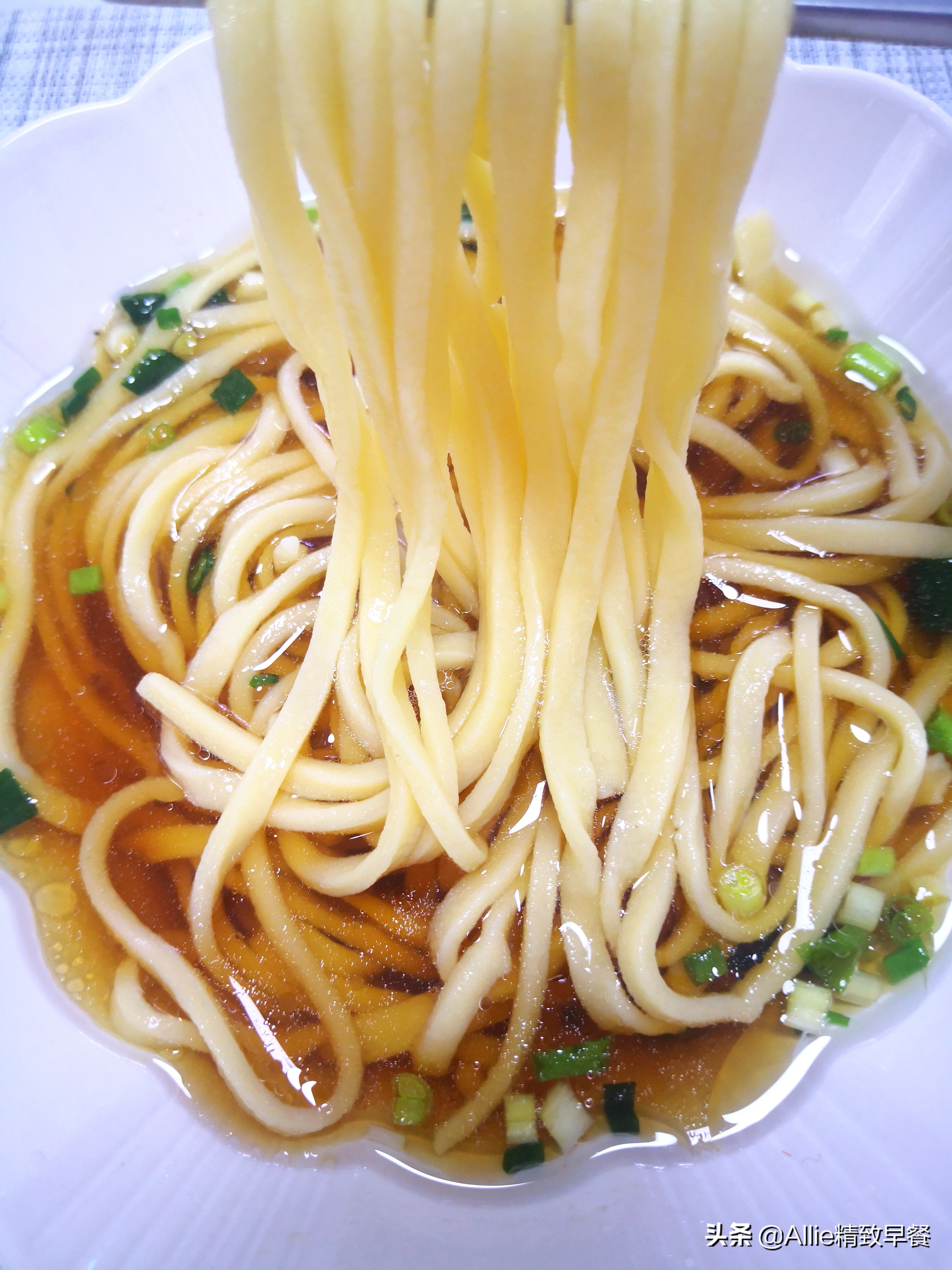 脆皮烤鸡做法烤箱教程,在家就能做的爆汁脆皮烤鸡