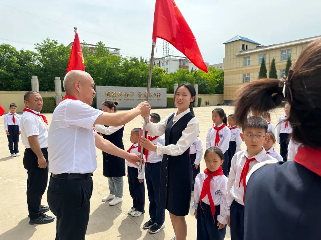 学习二十大争做好队员——盐湖区舜帝复旦示范小学少先队员分批入队仪式