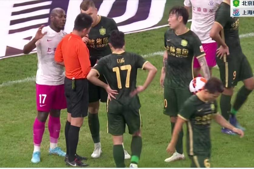 马宁向亚冠裁判点赞,国安将申诉马宁倒地点球判罚事件