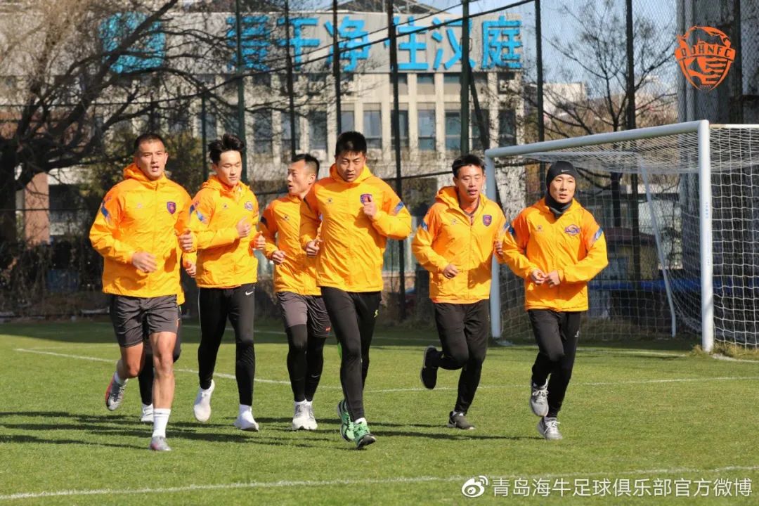 一边黯然退出一边招兵买马“足球城”的悲喜并不相通