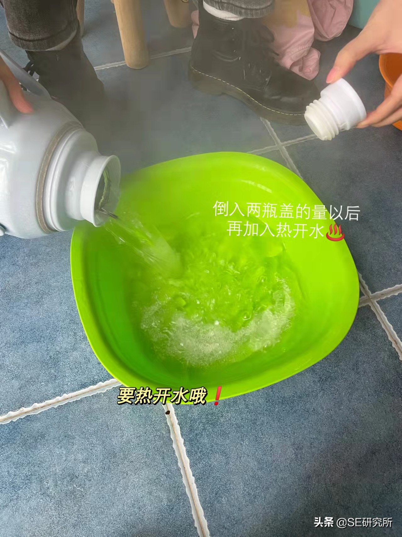 白色衣服被漂红了怎么恢复,白色衣服被漂成黄色怎么恢复原色