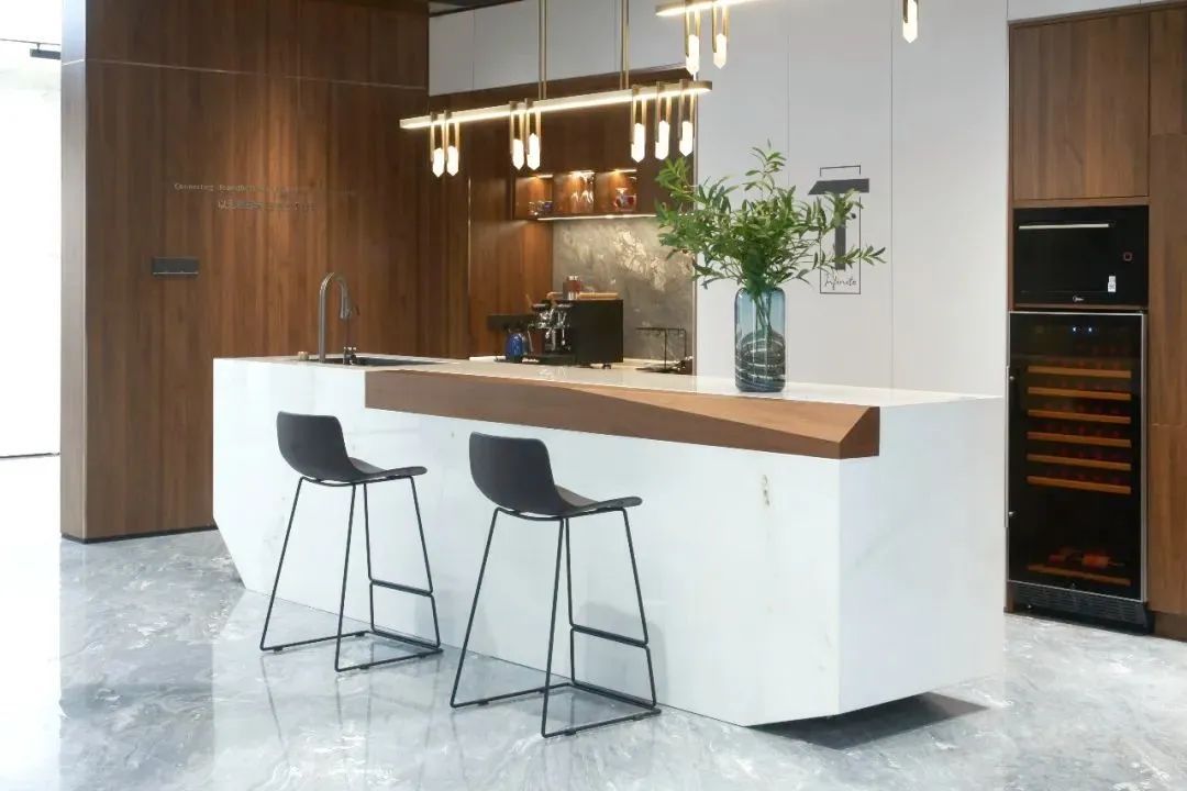 探寻“无垠石境”：透过逆势升级的展厅，读懂一个品牌