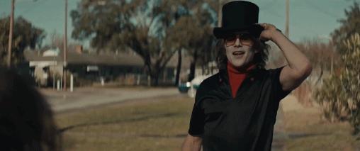 白发老妇在血色中“一夜回春”?通过杀戮释放欲望,只能说太奇葩