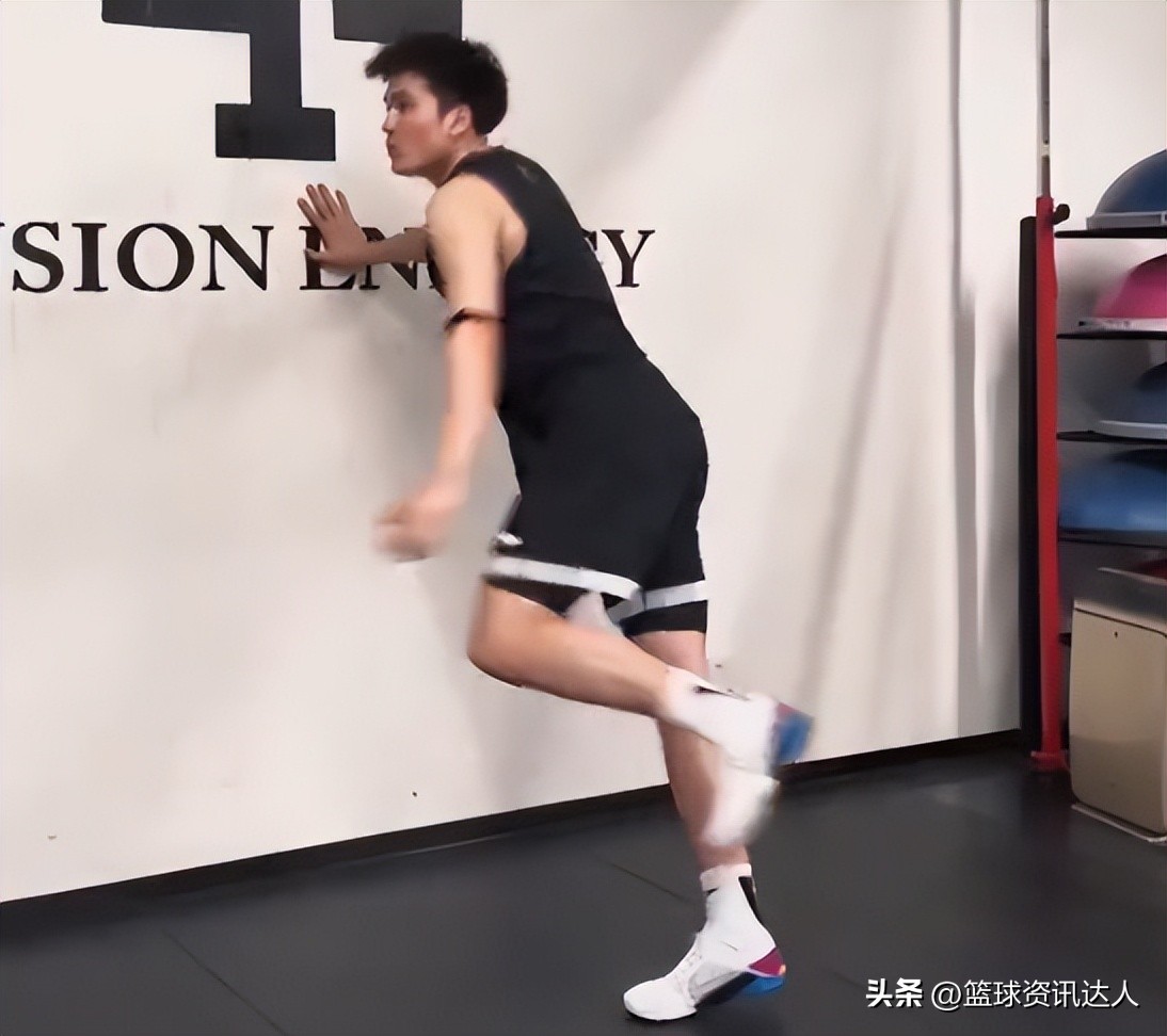 辽宁内部开始内卷！三轮换球员提前夏训，全程狂撸铁，恢复为主