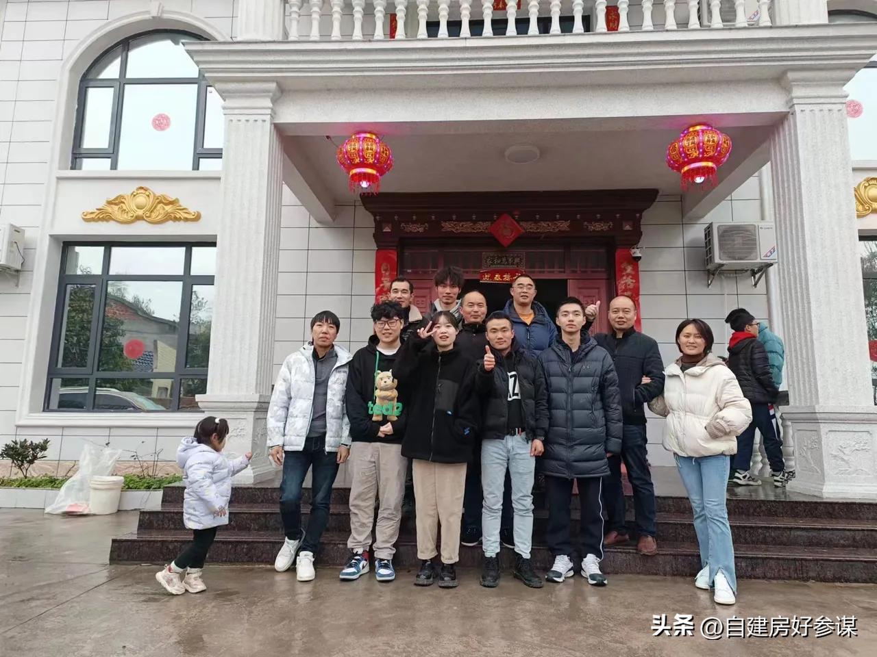 只有一个楼梯怎么隔开自住与出租,一楼公寓二楼自住楼梯设计