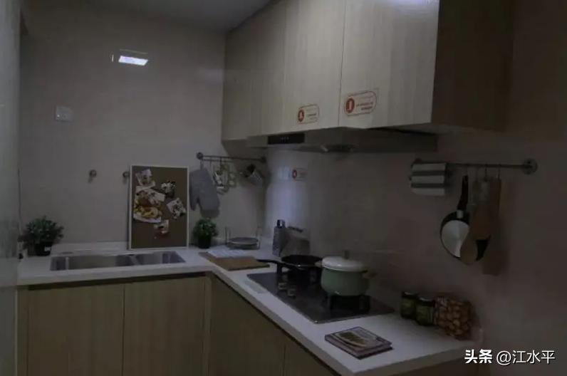 厨房没有窗户怎么解决采光和通风,夏天厨房没有窗户怎么办