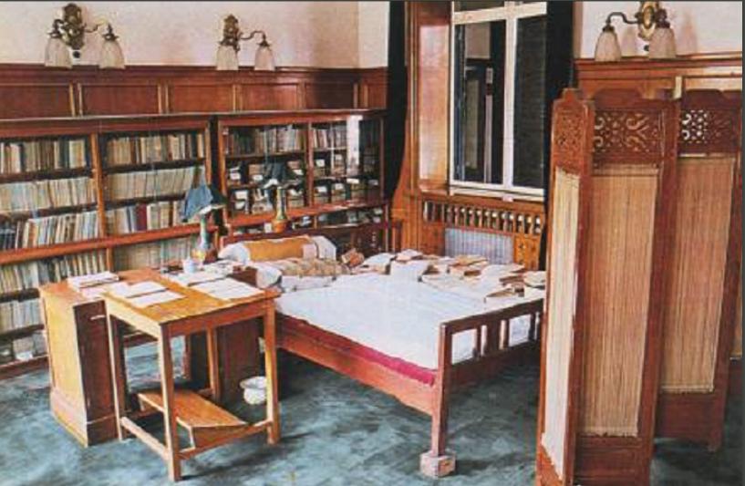 新中国成立前，*剑英叶**邀请中央入驻中南海，毛*东泽**拒绝：不做皇帝