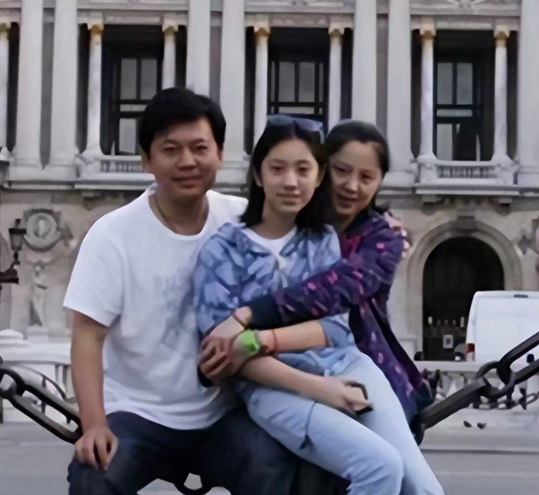 何政军和谁关系最好,何政军夫妻相