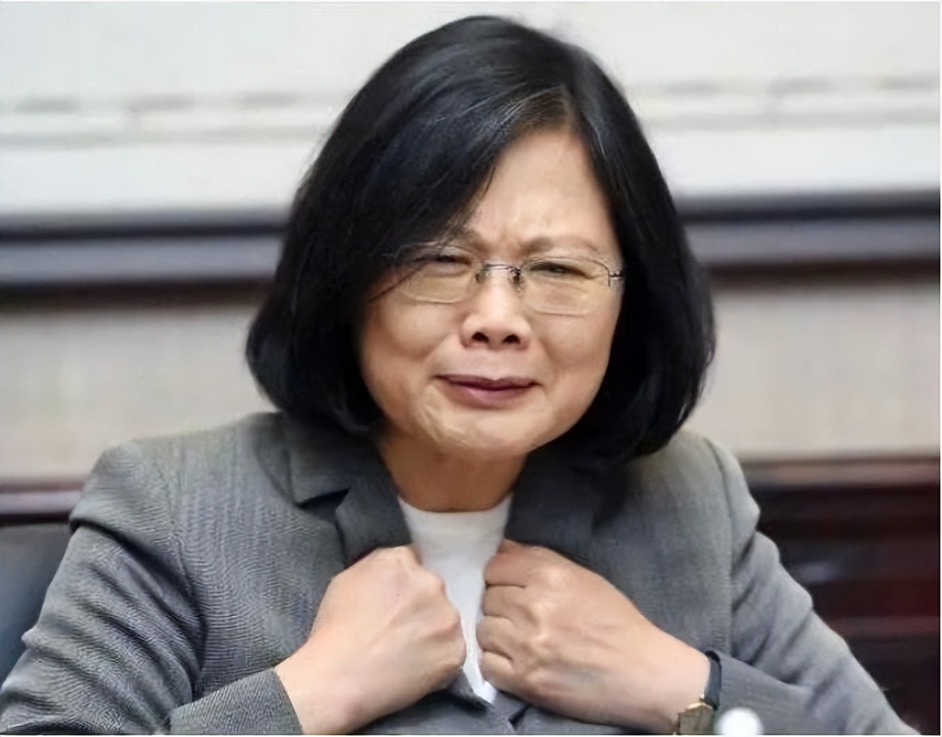 蔡英文拟用“*独台**”身份购疫苗,国民*党**指控其犯罪,郭台铭揭内幕