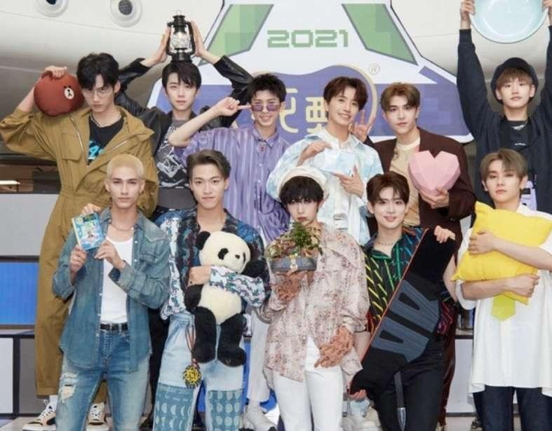 荒唐！演唱会门票炒到2W多，临开场也不降价，现场大片空位！