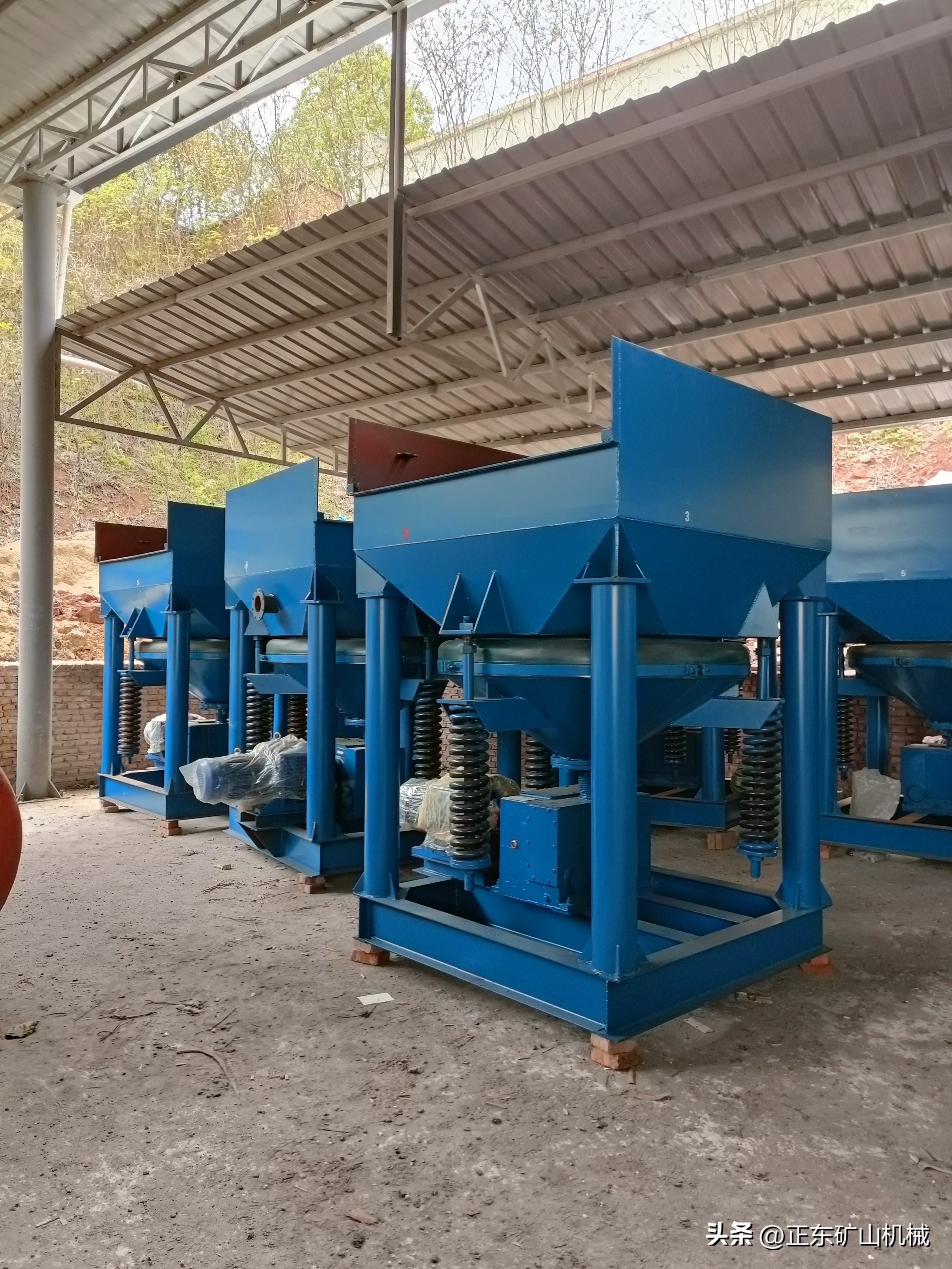 细数重选设备6S摇床，螺旋溜槽，跳汰机，水套离心机有哪些优缺点