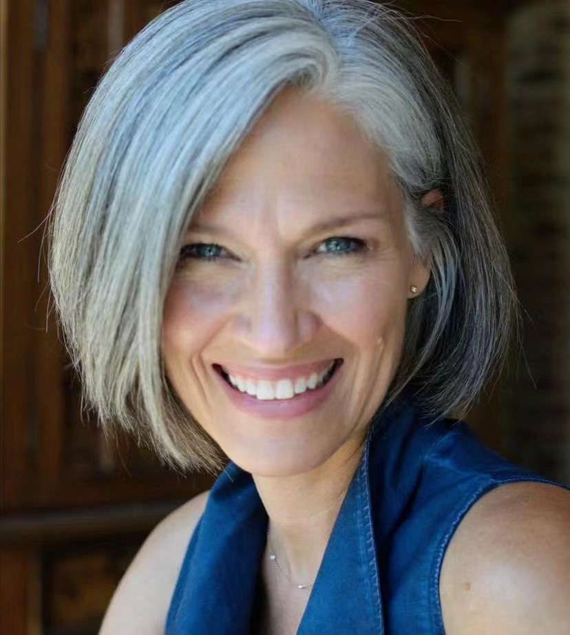 50岁中年妇女大圆脸适合什么发型,50岁妈妈发型17款中长发怎么扎