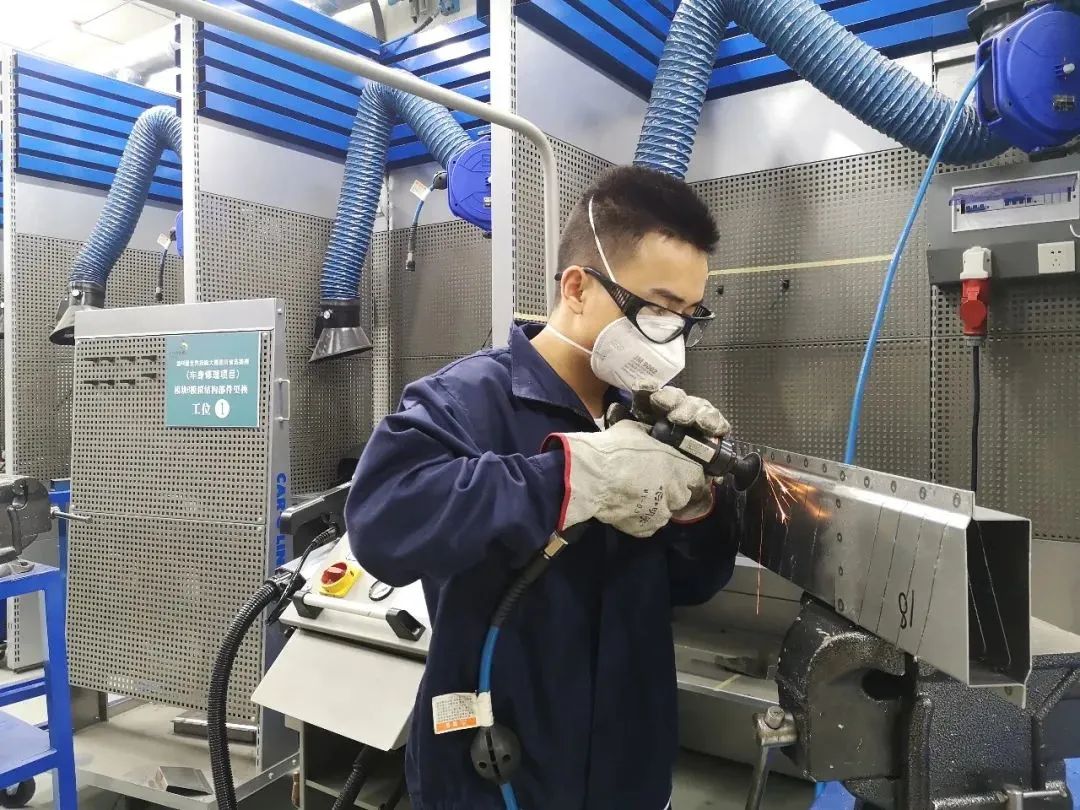 中考有点遗憾，成都这些学生毕业后获特斯拉等大厂青睐，月薪过万