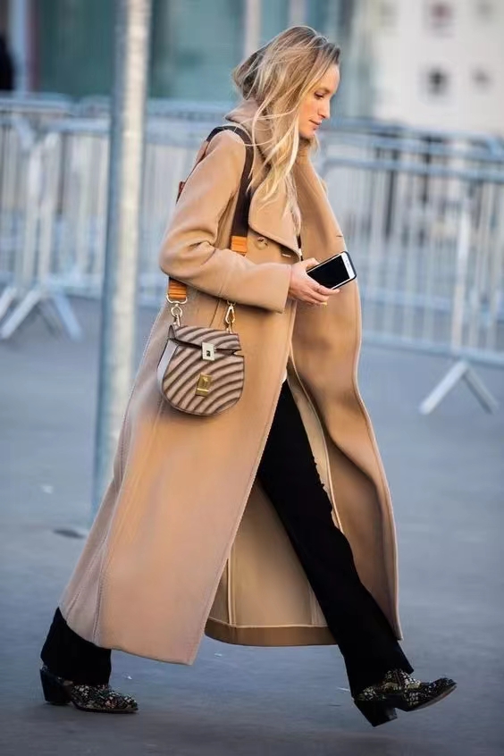 秋冬穿大衣好看吗,黑色大衣的三个最佳配色