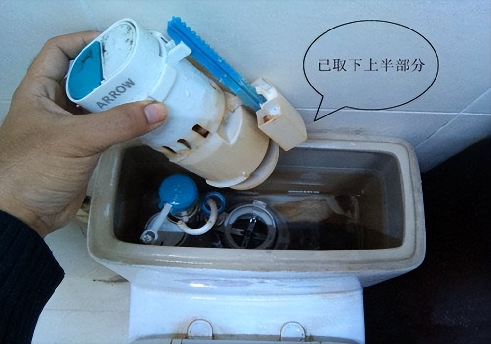 冲马桶时马桶与地面漏水怎么办,马桶底座漏水怎么维修费用高