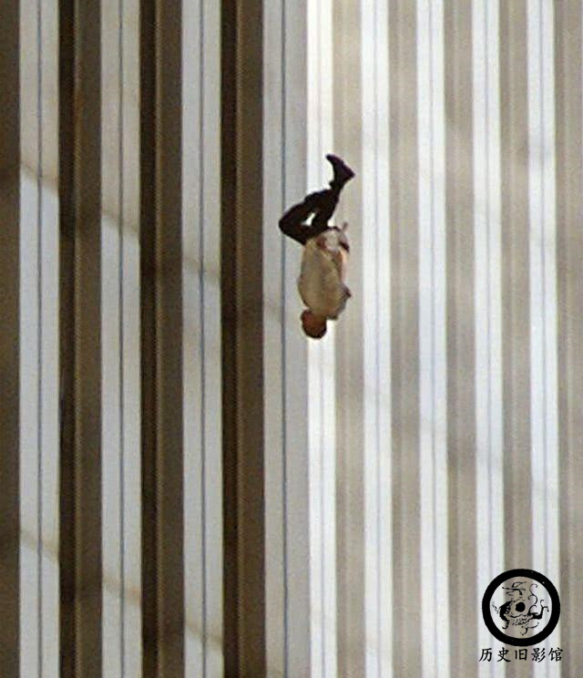 911事件坠落的人,911事件从楼上跳下的人图片