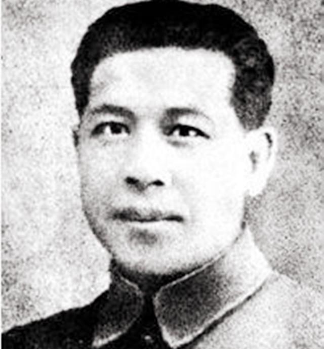 他是二号大汉奸，曾任代主席，枪决后妻子逃国外，儿子后来如何？