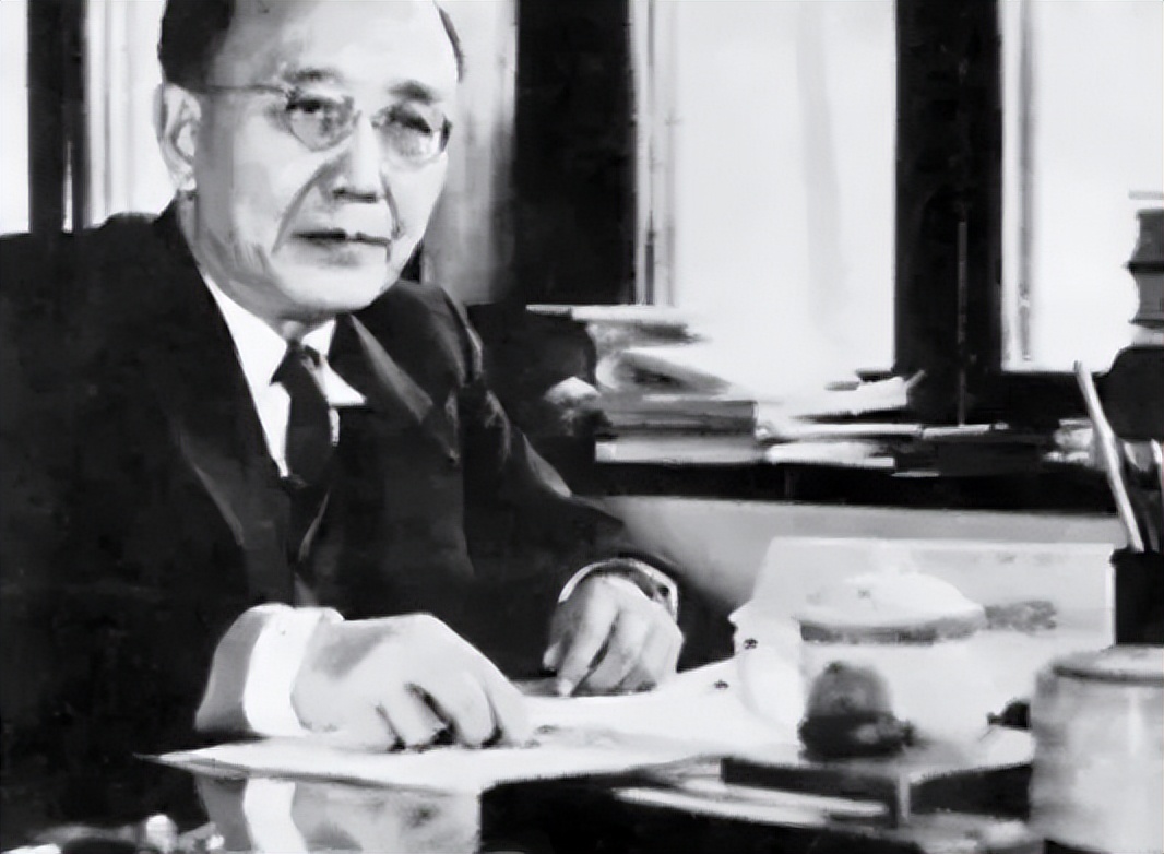 郭沫若泰山上刻着两个字,郭沫若泰山上写了什么字