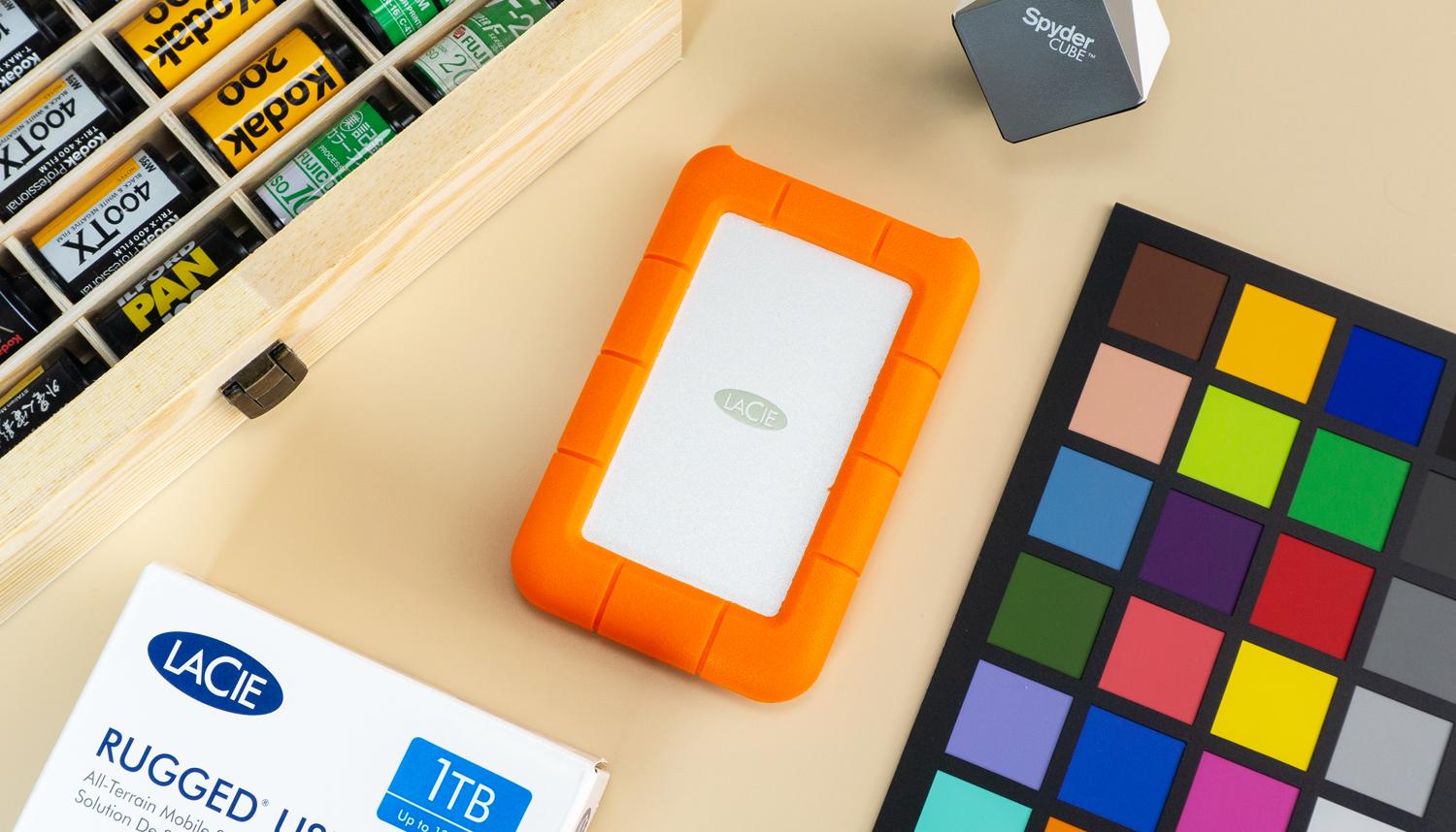 一个视频初学者的设备都有啥？2K显示器+存储工具+拓展坞+SD卡