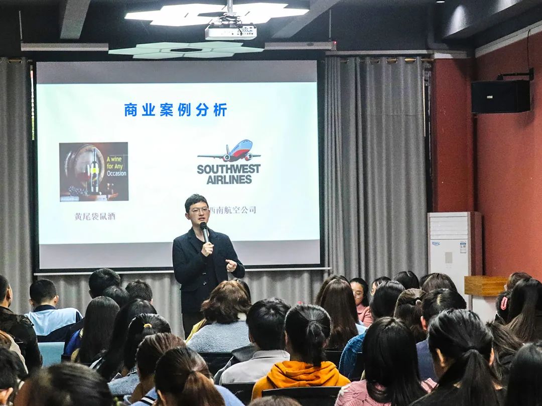 重庆移通学院，中国大学素质教育排头兵：基本的商科教育