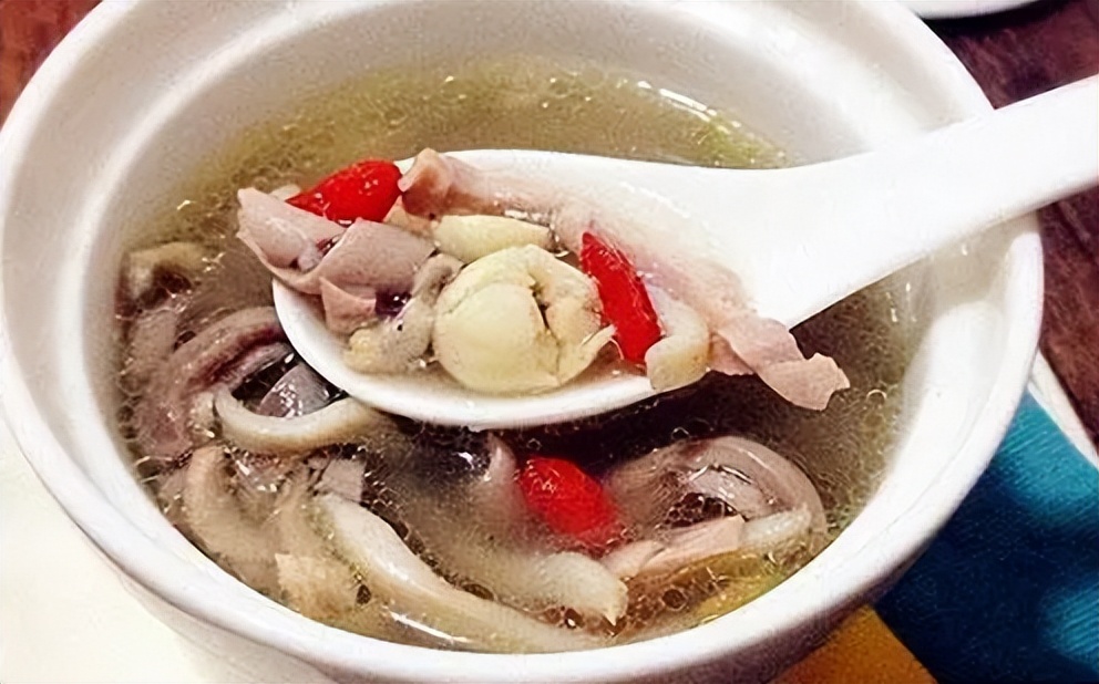 40岁女性漏尿是什么原因,40岁女性偶尔漏尿怎么回事