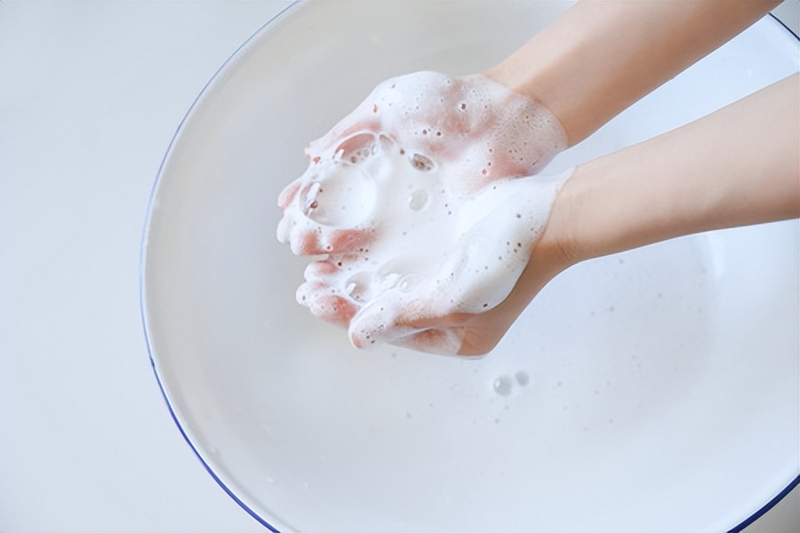 蚂蚁没有杀虫剂怎么消灭,家里有蚂蚁不用白醋用黑醋可以吗