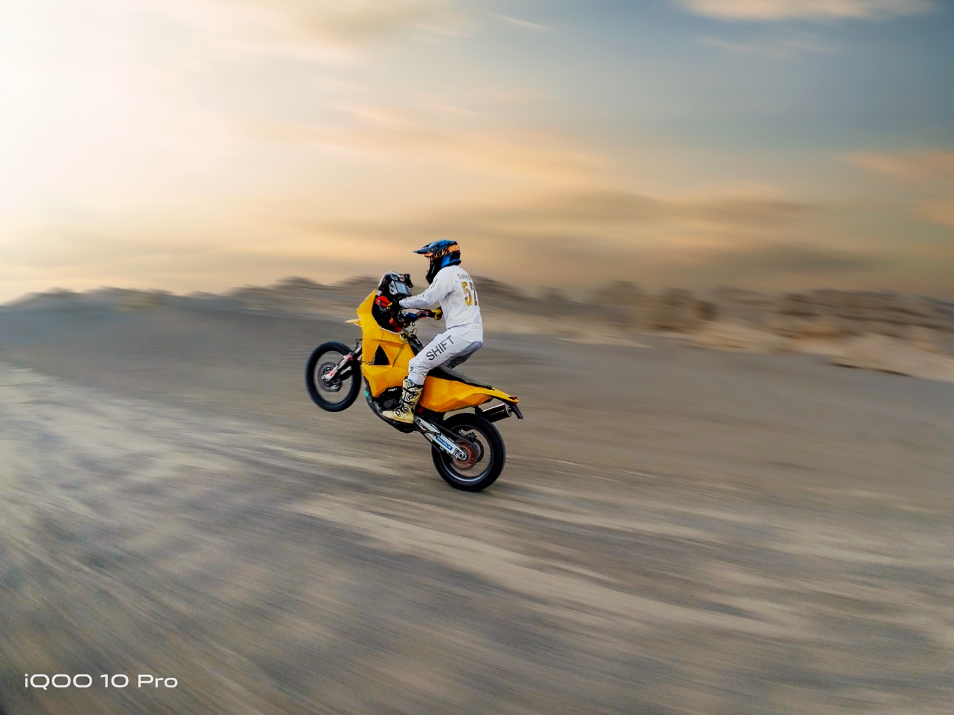 iqoo10pro首发200w超级快充,iqoo10超级快充充电器原装