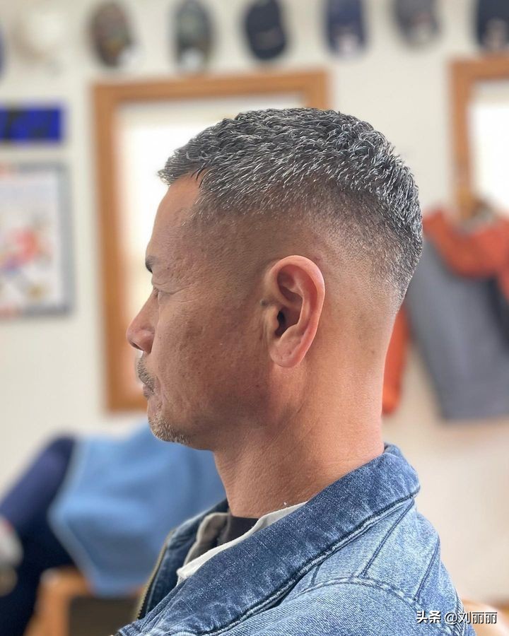 周围铲青男士发型,两边铲短发型男学生