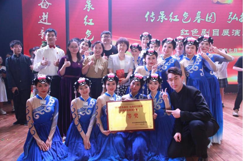 锦城辅导员王娅：让行动的脚步去丈量学生成长的长度