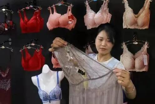 90后大学生卖花一年赚一个亿,90后小伙卖内衣赚5000万