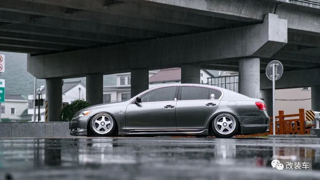 雷克萨斯gs300亮黑改装案例,本田思域适合刚毕业开吗