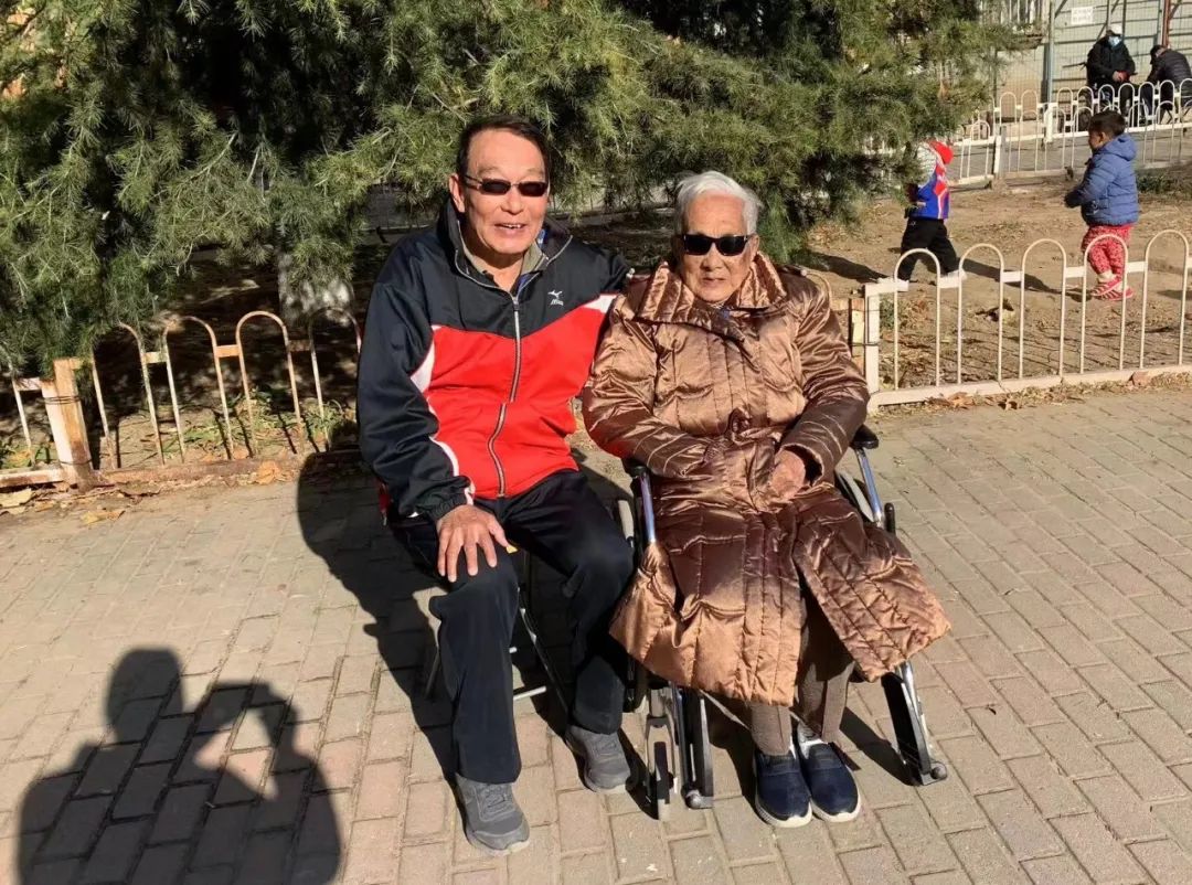 「阳了」之后，独居青年、小婴儿和99岁老人的故事