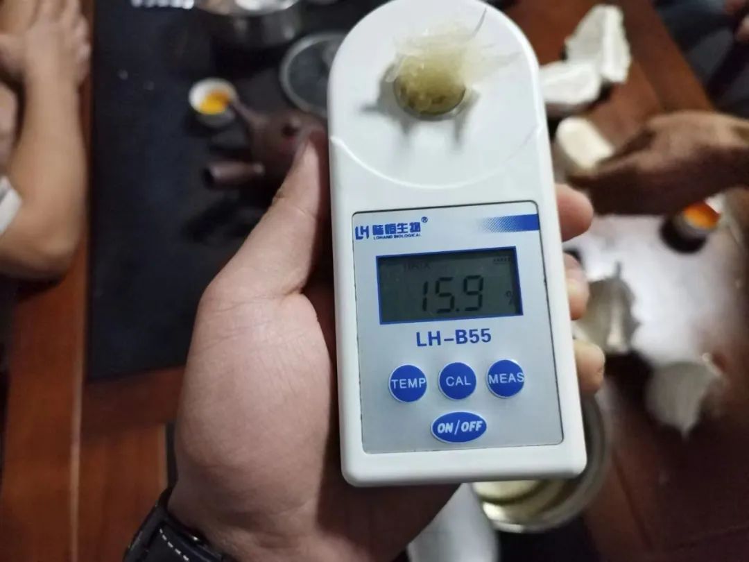 我，广东梅州人，大学毕业返乡帮父母卖水果，5年年销量200万斤