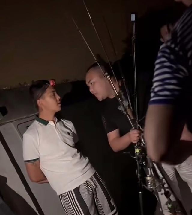 钓鱼被收鱼竿怎么处理,河边钓鱼被没收鱼竿拍照处理