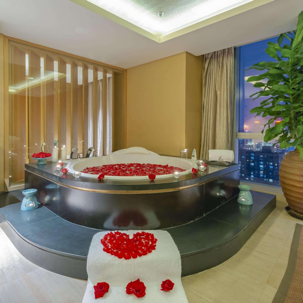 高端大气上档次游泳健身,游泳健身感受大自然的气息和美景