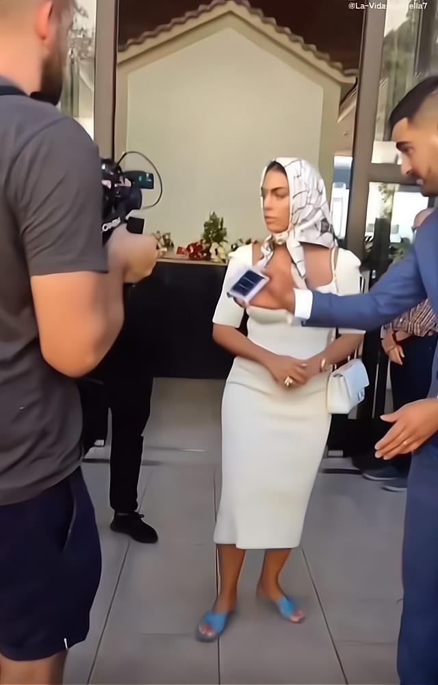 曝c罗女友为他怀上双胞胎 (c罗前女友带娃近照曝光)