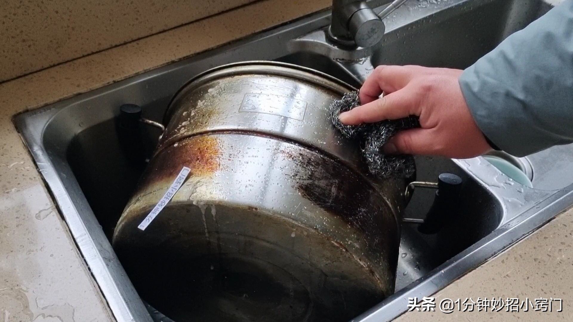 不锈钢锅用久了里面发黑怎么办,炒菜的不锈钢锅发黑了怎么变亮